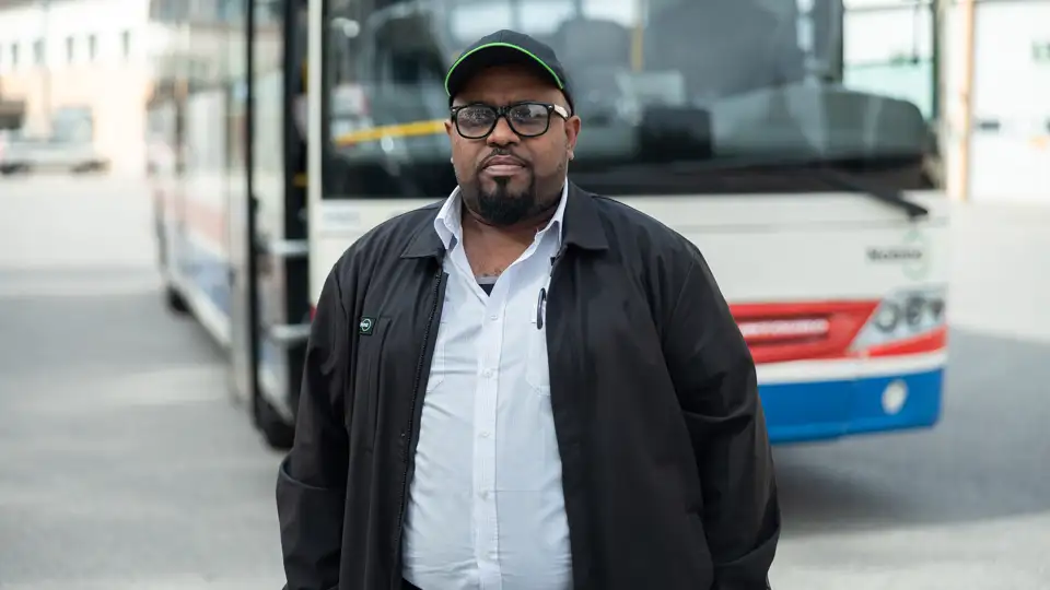 Abdo flyttade från Örebro till Älvsbyn och fick där fast jobb som busschaufför.