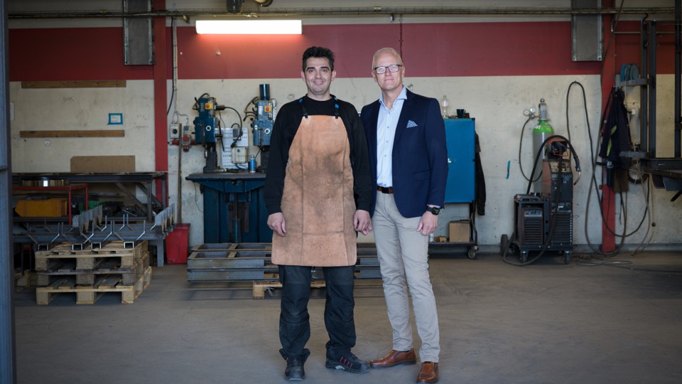 Det räckte med två veckors praktik för Jamil som är döv för att ge honom en anställning, berättar Fredrik Liljegren, vd på Frankis Rostfri Teknik.