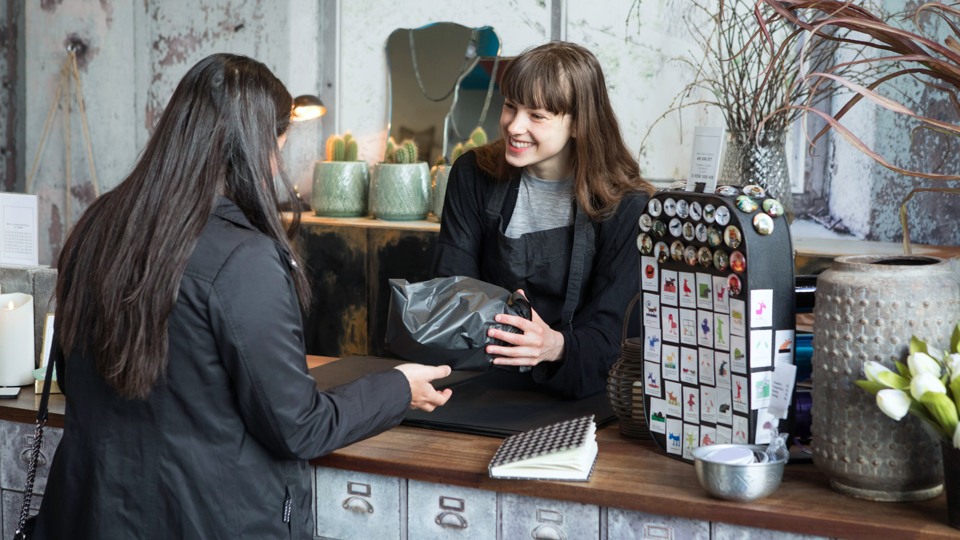 Handeln är en av de branscher som ser ljusare på framtiden i Arbetsförmedlingens prognos för 2026 och 2027.