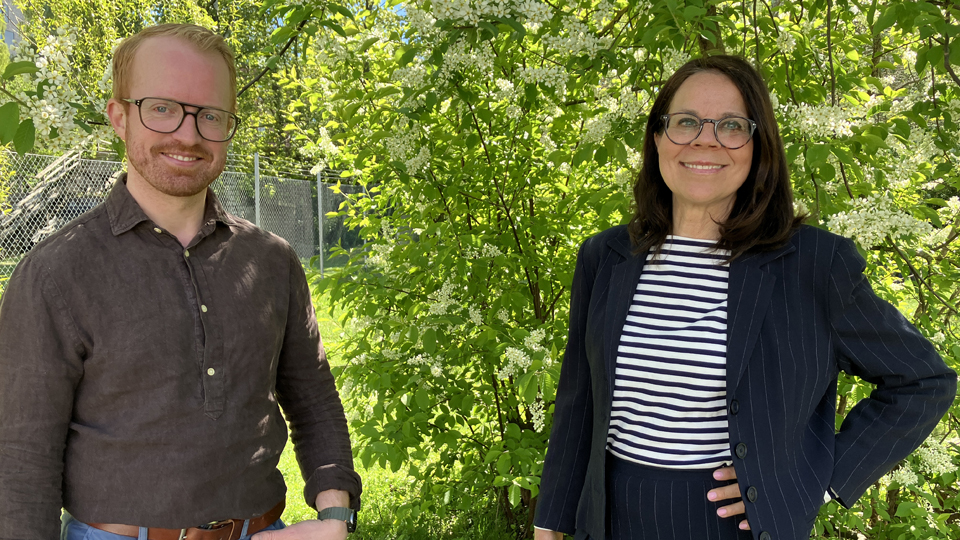 Johan Svartgren, operativ chef Grön stad, och arbetsförmedlaren Pernilla Deshayes.